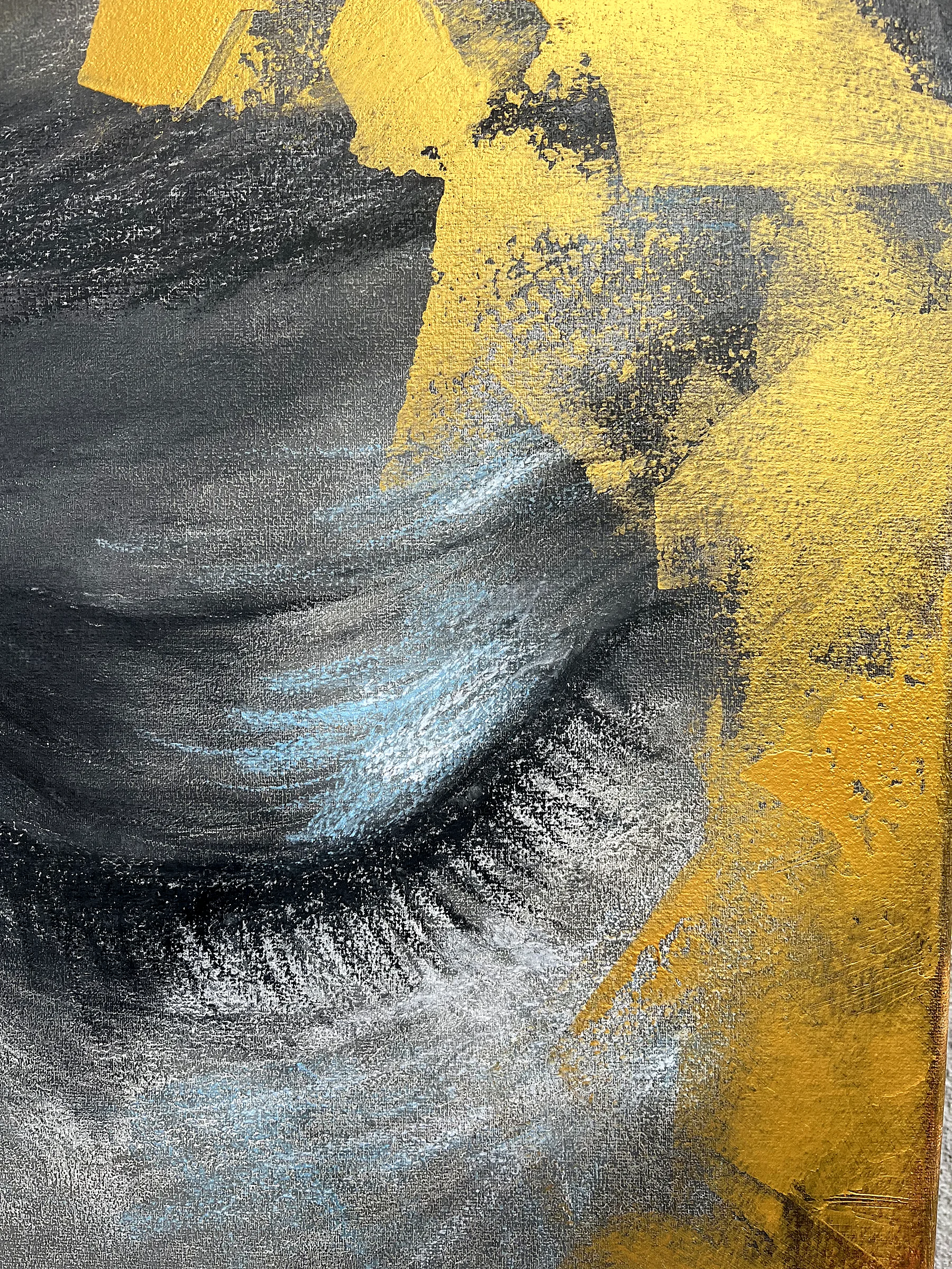 Detail of the painting Face by Natalie Streit: the closed eye, long lashes in dark pastel and pale blue light on the lid beneath strokes of gold